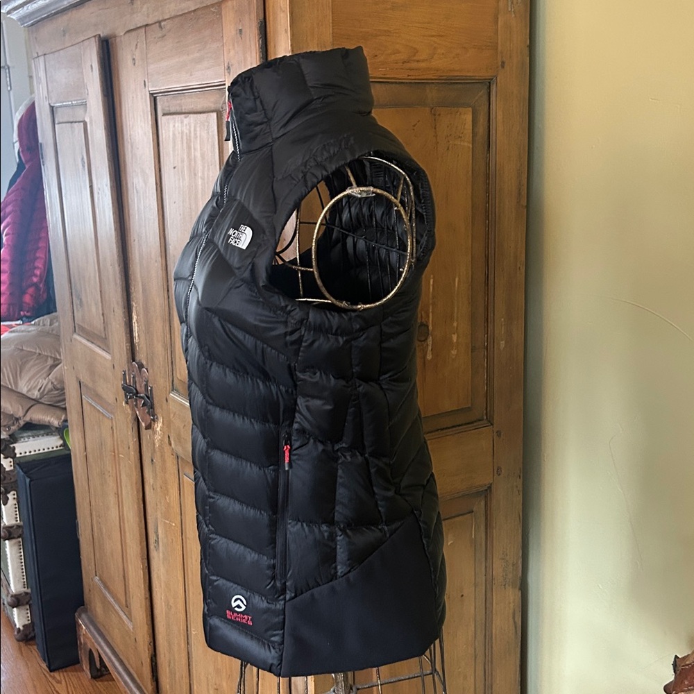 The North Face Women's Summit Series 800 Black Insulated Vest - Picture 5 of 12